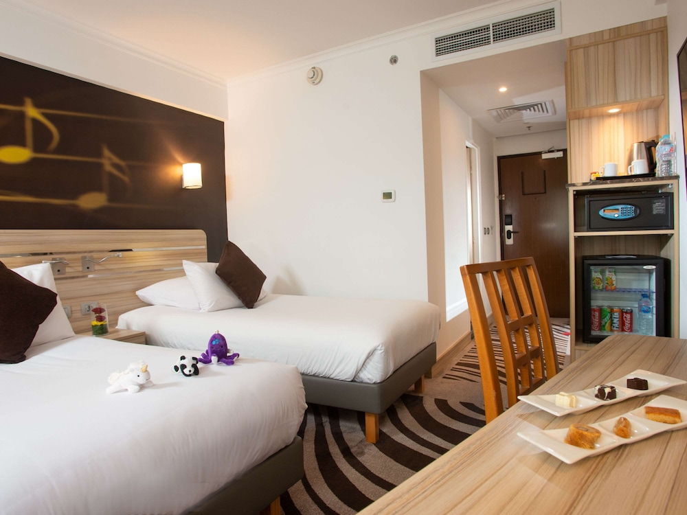 STANDARD, TWIN BEDS, SOFA