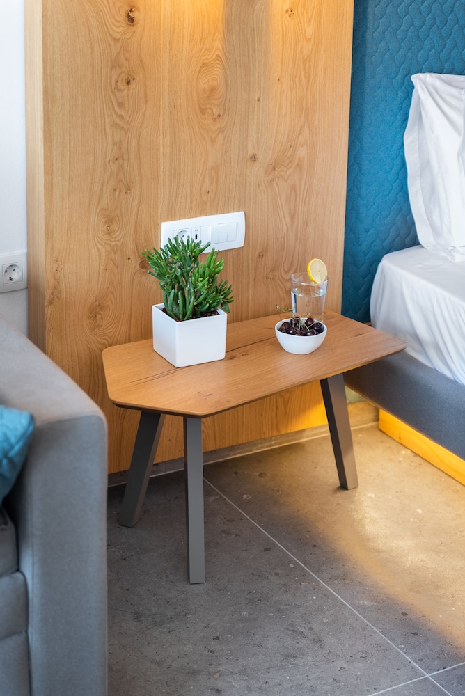 Volcanic Arc Santorini Suites 43/59