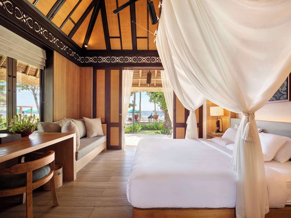 Deluxe, King Bed, Pool Access, Garden Wing