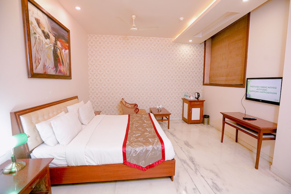 Leela Grande Hotel 12/50