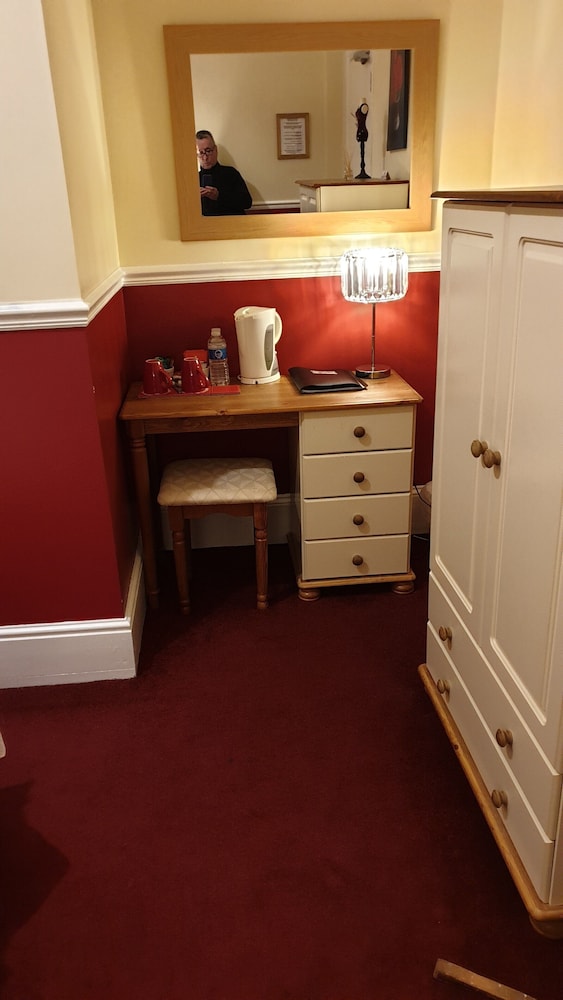 All Seasons Guest House 2/38