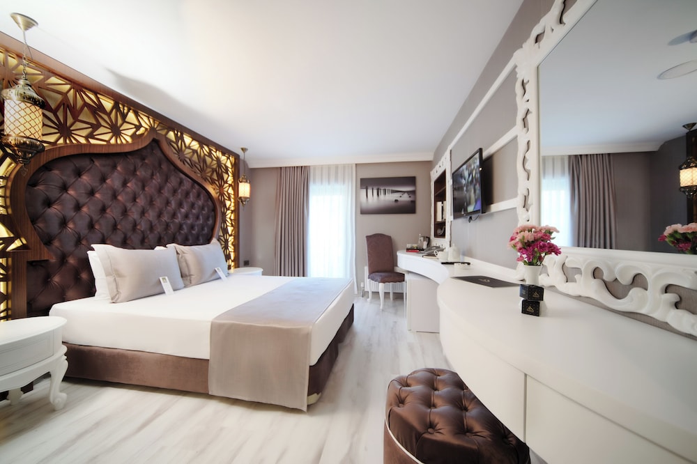 Demonti Hotel 18/69