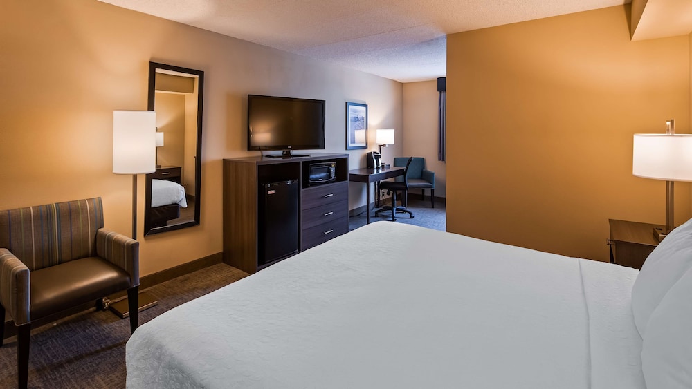 Best Western East Towne Suites 13/42