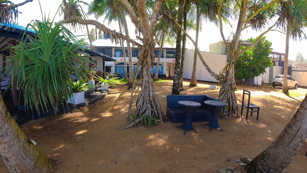 Dalawella Beach Resort 40/51