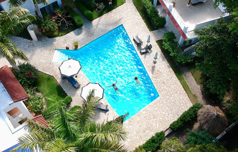 Coral Blanco Hotel 63/73