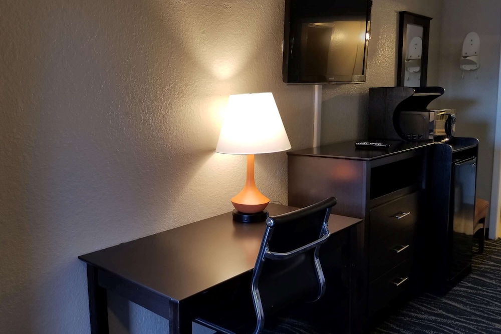 Howard Johnson by Wyndham Houston Hobby Airport 48/61