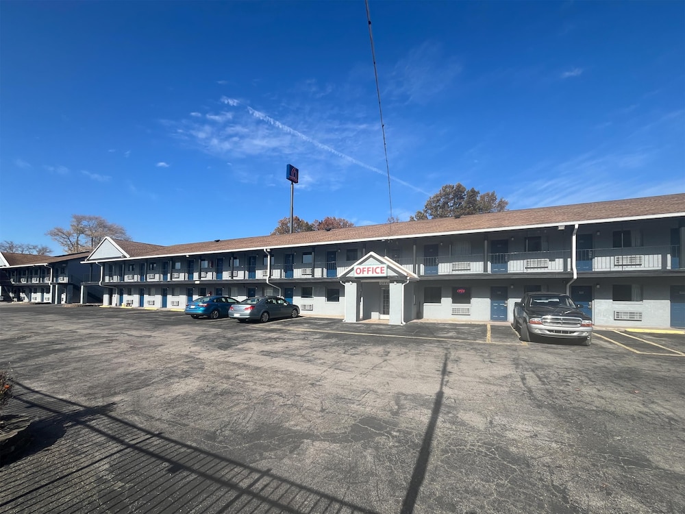 Studio6 Suites Hurricane, WV 37/41
