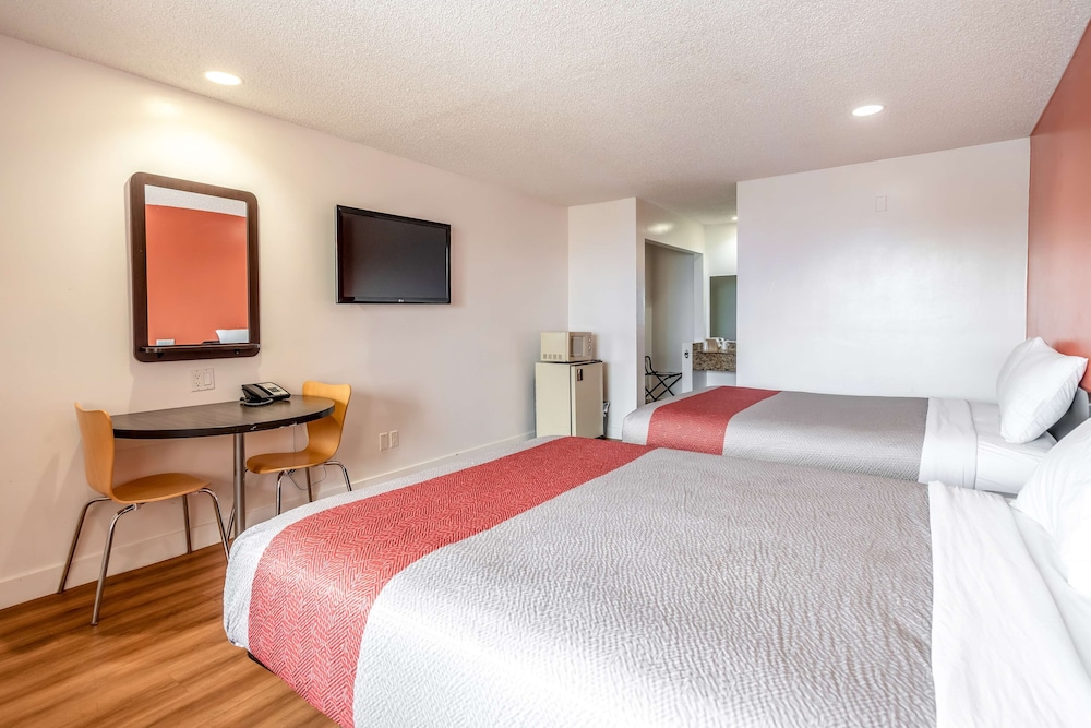 Motel6 Gardena, CA - South 9/25