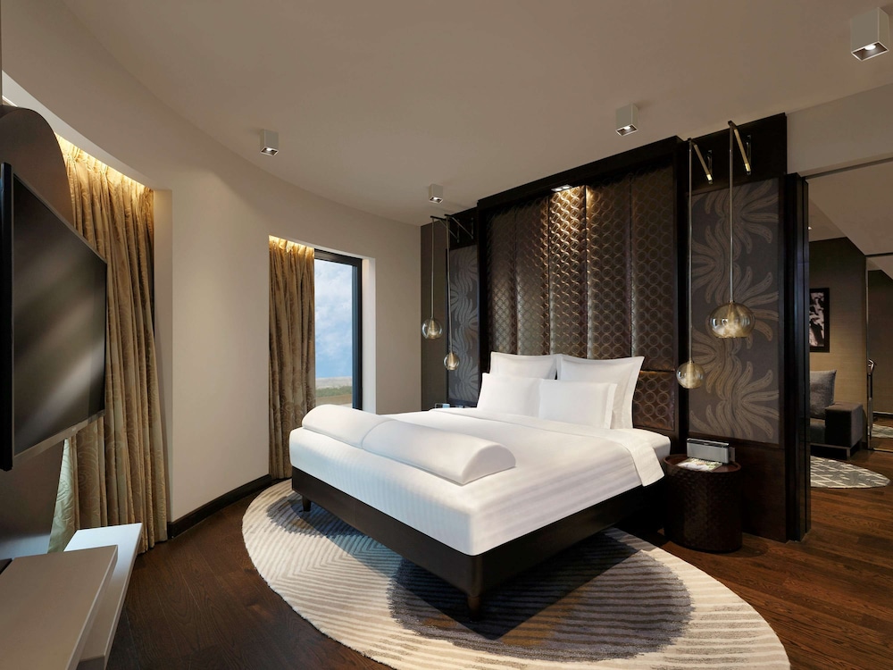 Pullman New Delhi Aerocity 12/47