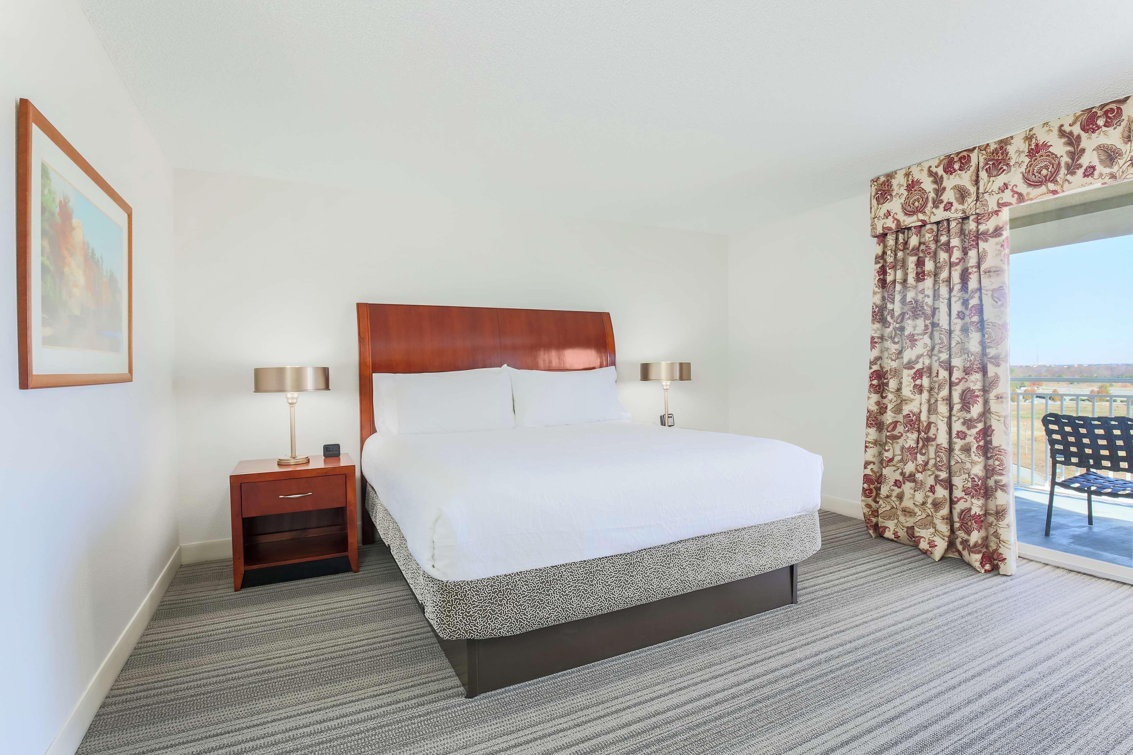 Deluxe, King Bed, Sofa, Jetted Tub