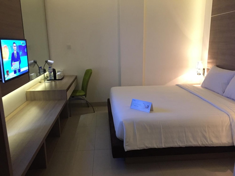 Whiz Prime Kelapa Gading 20/71