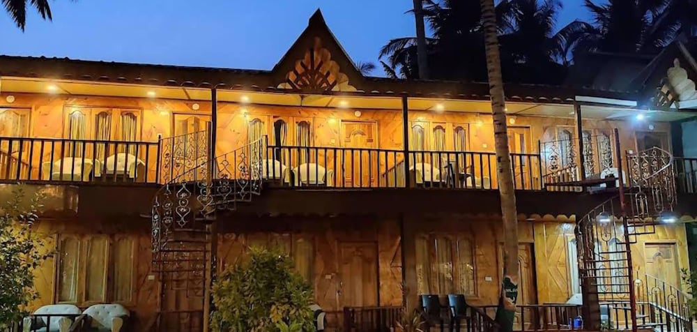 Gold India Beach Resort 1/23