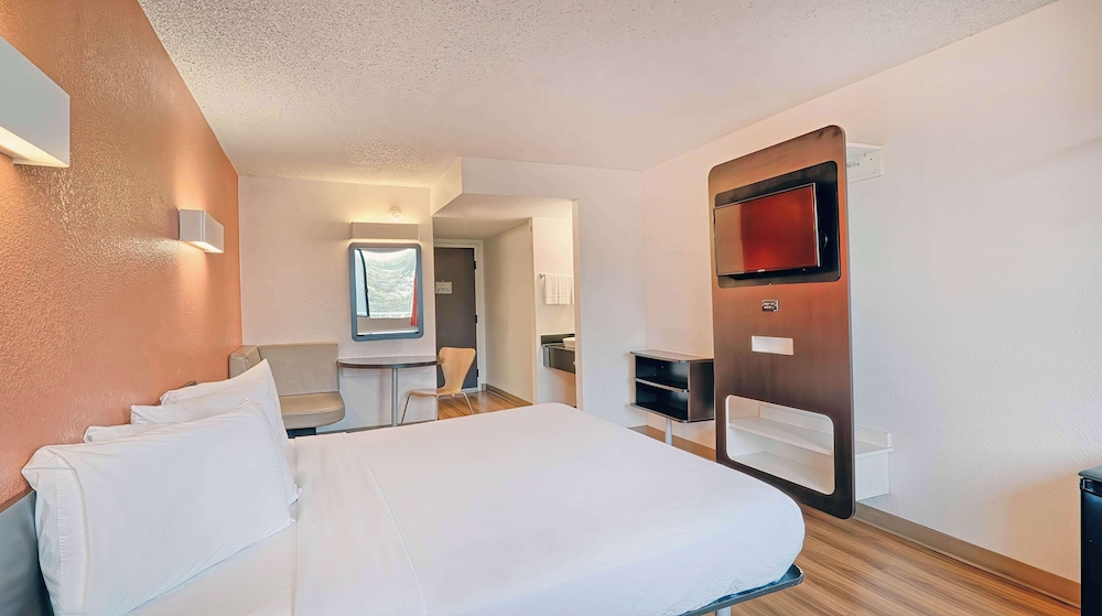 Studio6 Suites Los Angeles, CA - Los Angeles LAX 7/33