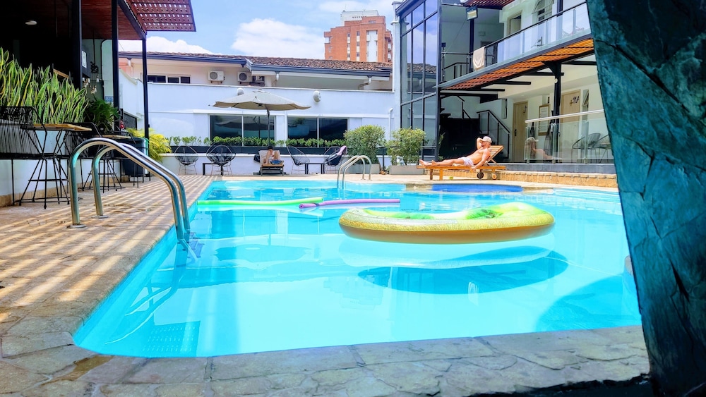 Medellin Vibes Hostel 46/70