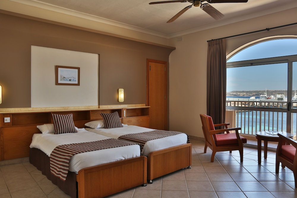 PARADISE BAY RESORT 37/80