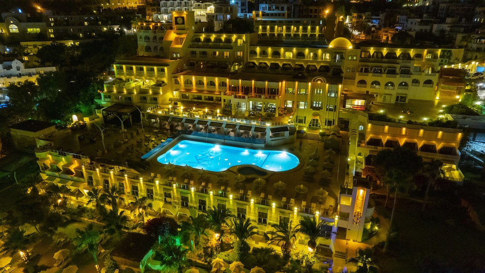 Azka Hotel 5/78