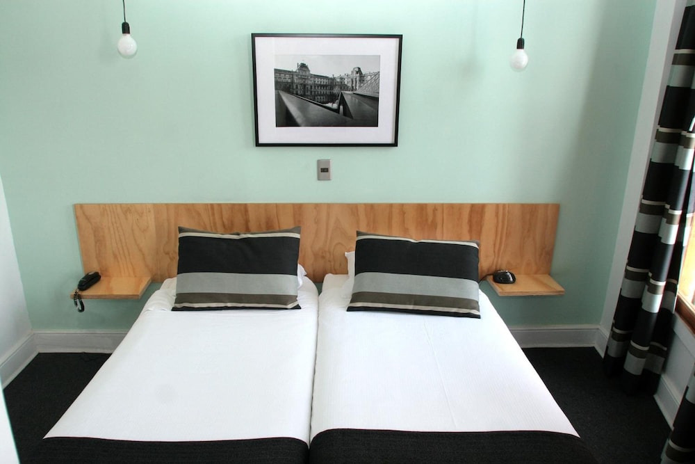 Ultramar Hotel 12/30