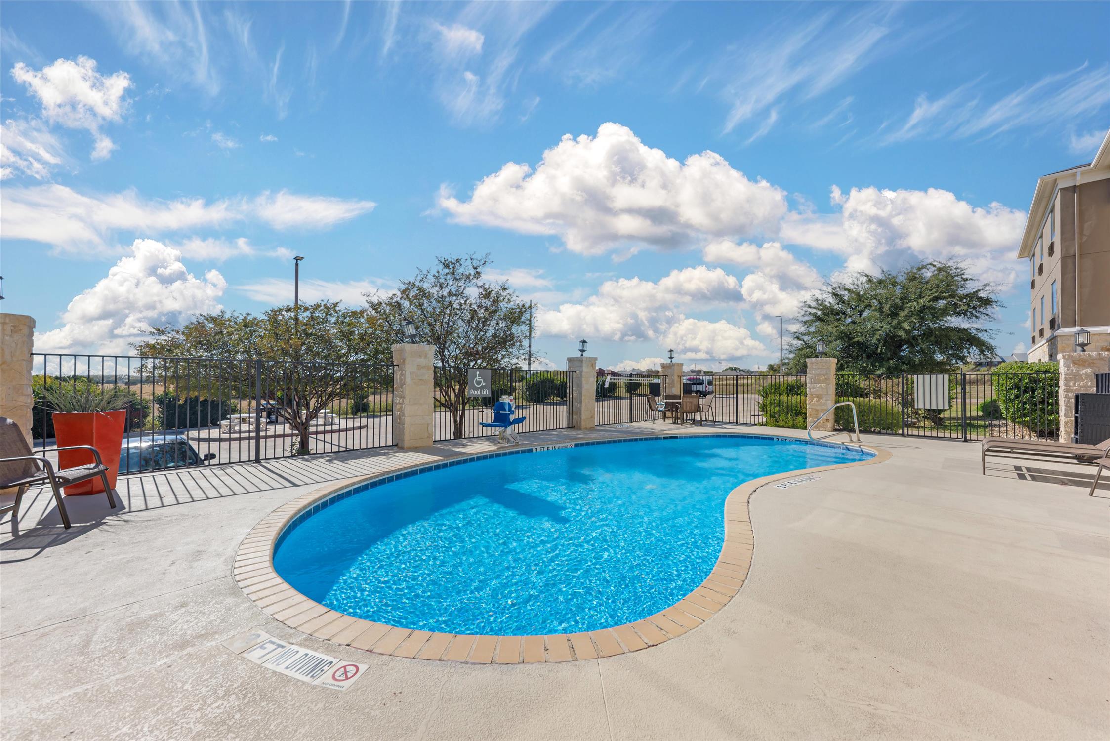Best Western Plus Killeen/Fort Hood Hotel & Suites 25/27