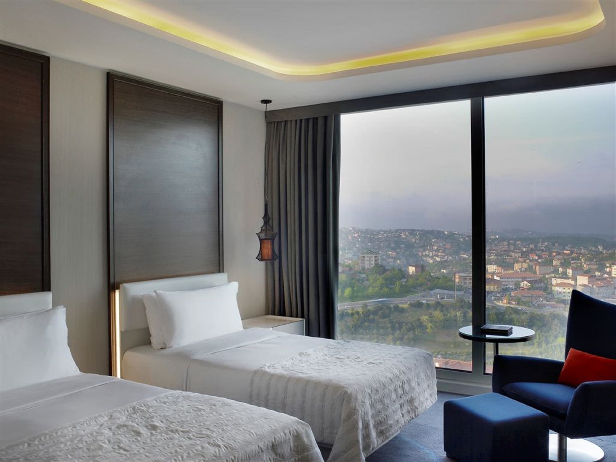 Deluxe, Twin Beds, City View, Smoking