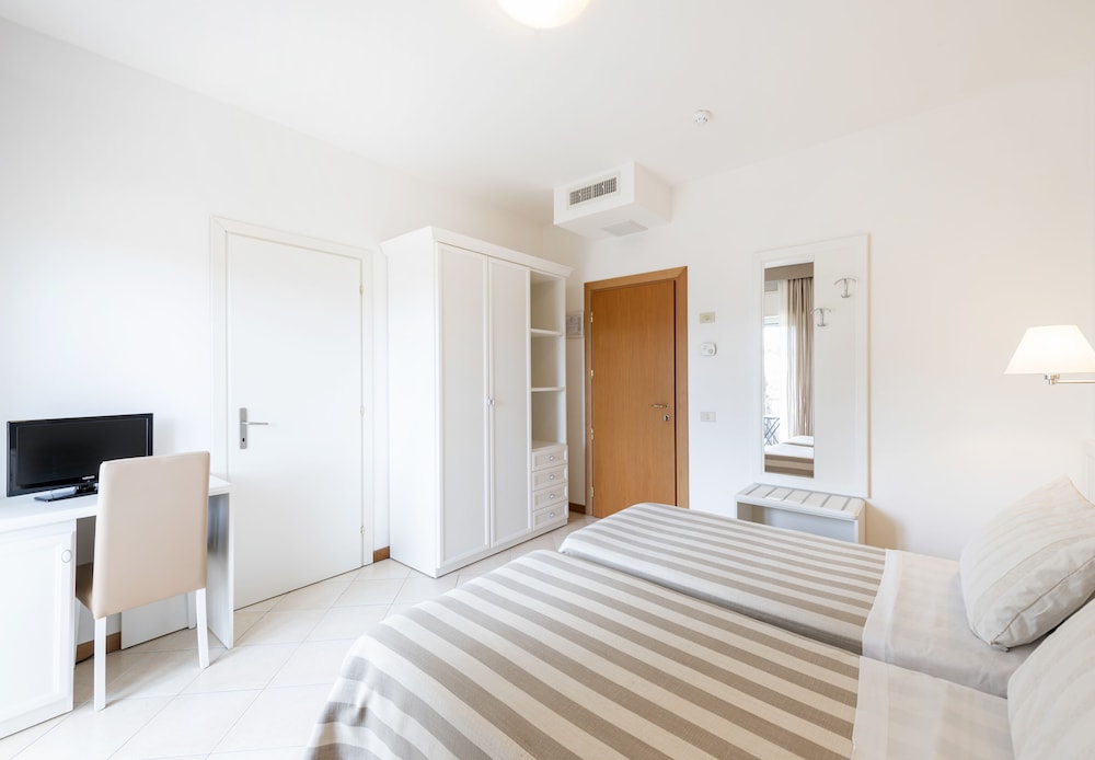 Andreaneri Hotel 9/63