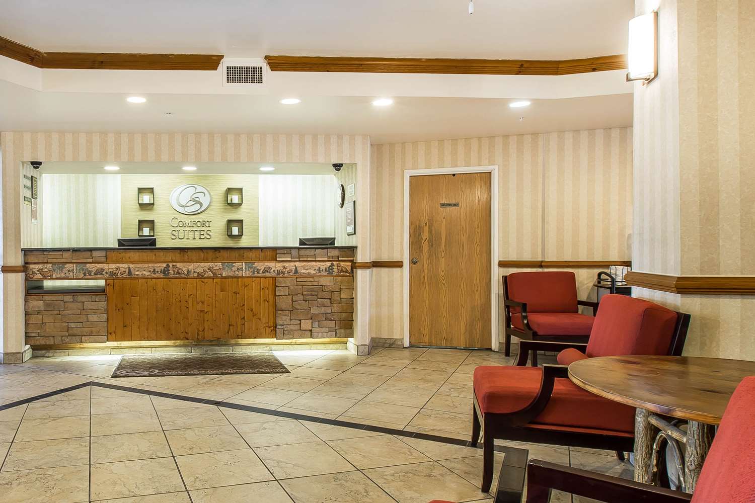 Comfort Suites Summit County Dillon, CO 6/37