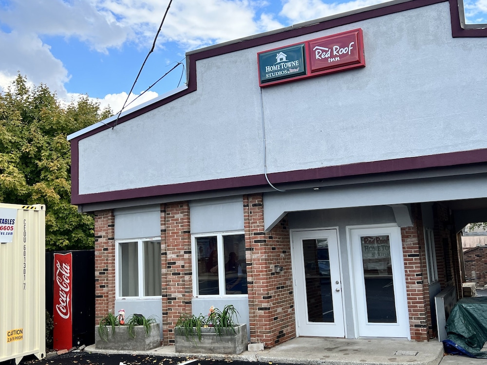 HomeTowne Studios Georgetown - Lexington North 1/49