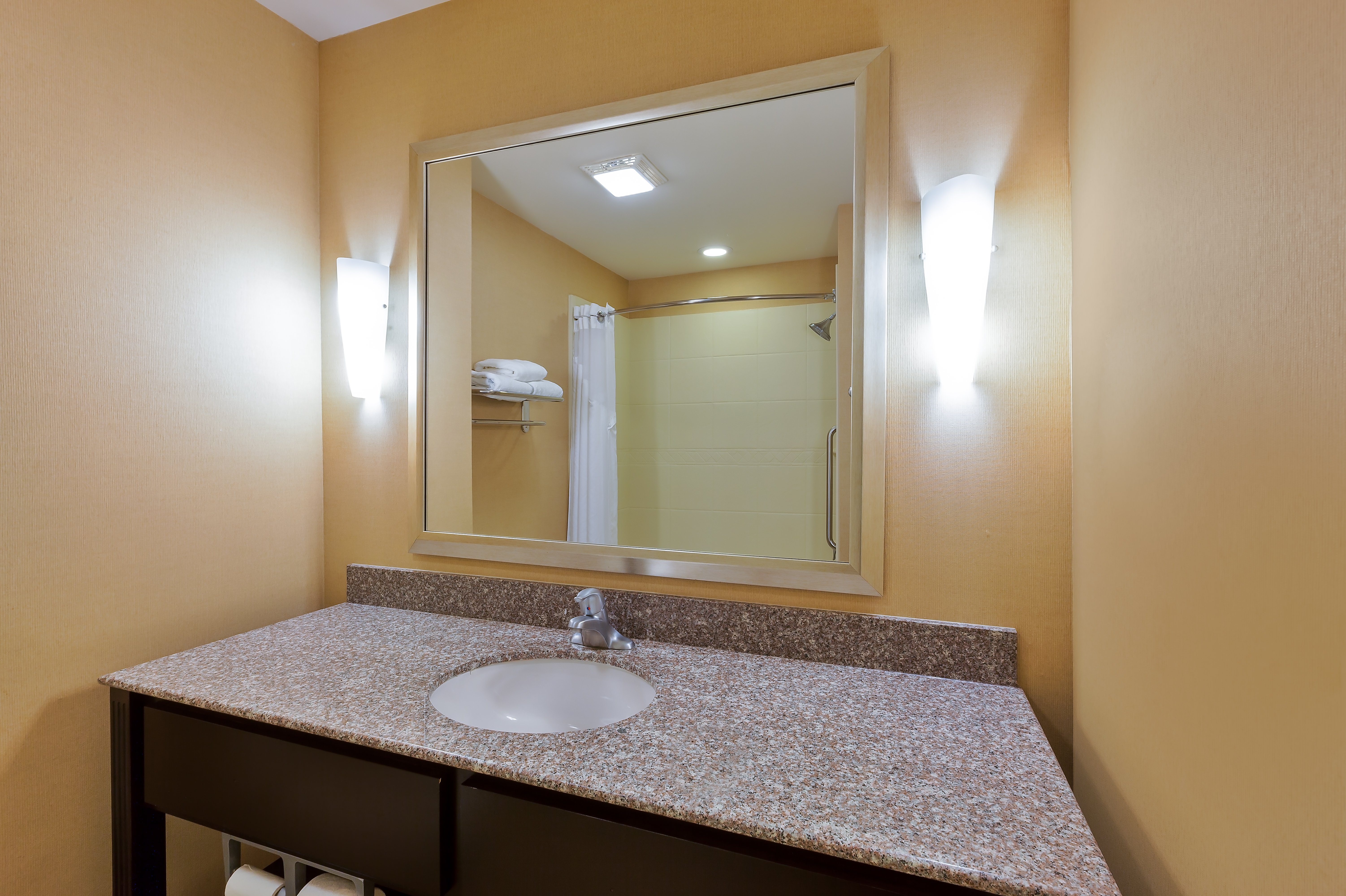 Holiday Inn Express Hotel And Suites Alpine Southeast 51/53