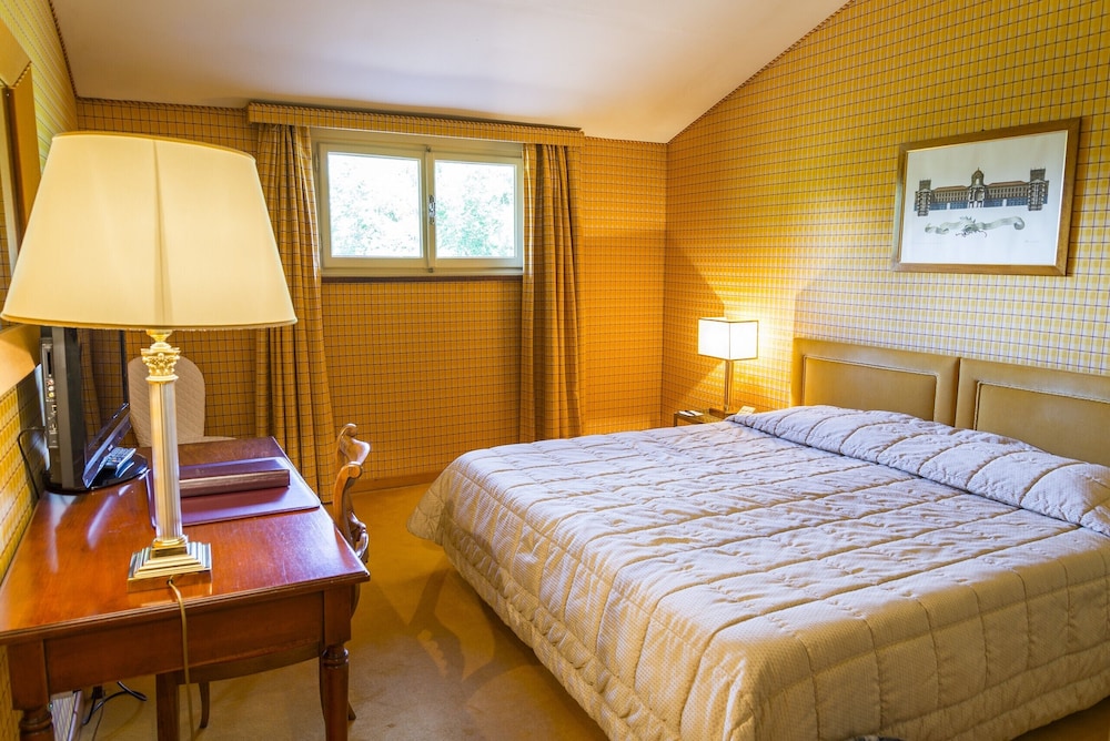 BASIC, DOUBLE OR TWIN BED