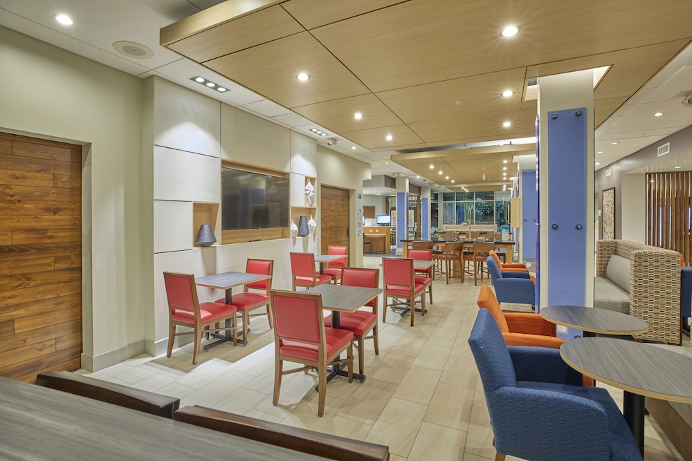 Holiday Inn Express Suites Hermiston Downtown 43/54