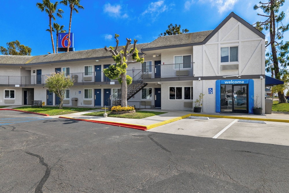 Motel6 San Diego, CA - North 42/61