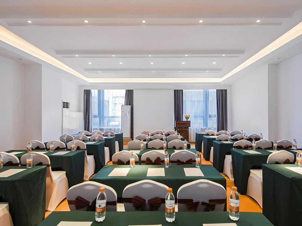Vienna Hotel (Taicang Zhenghe Road) 36/40