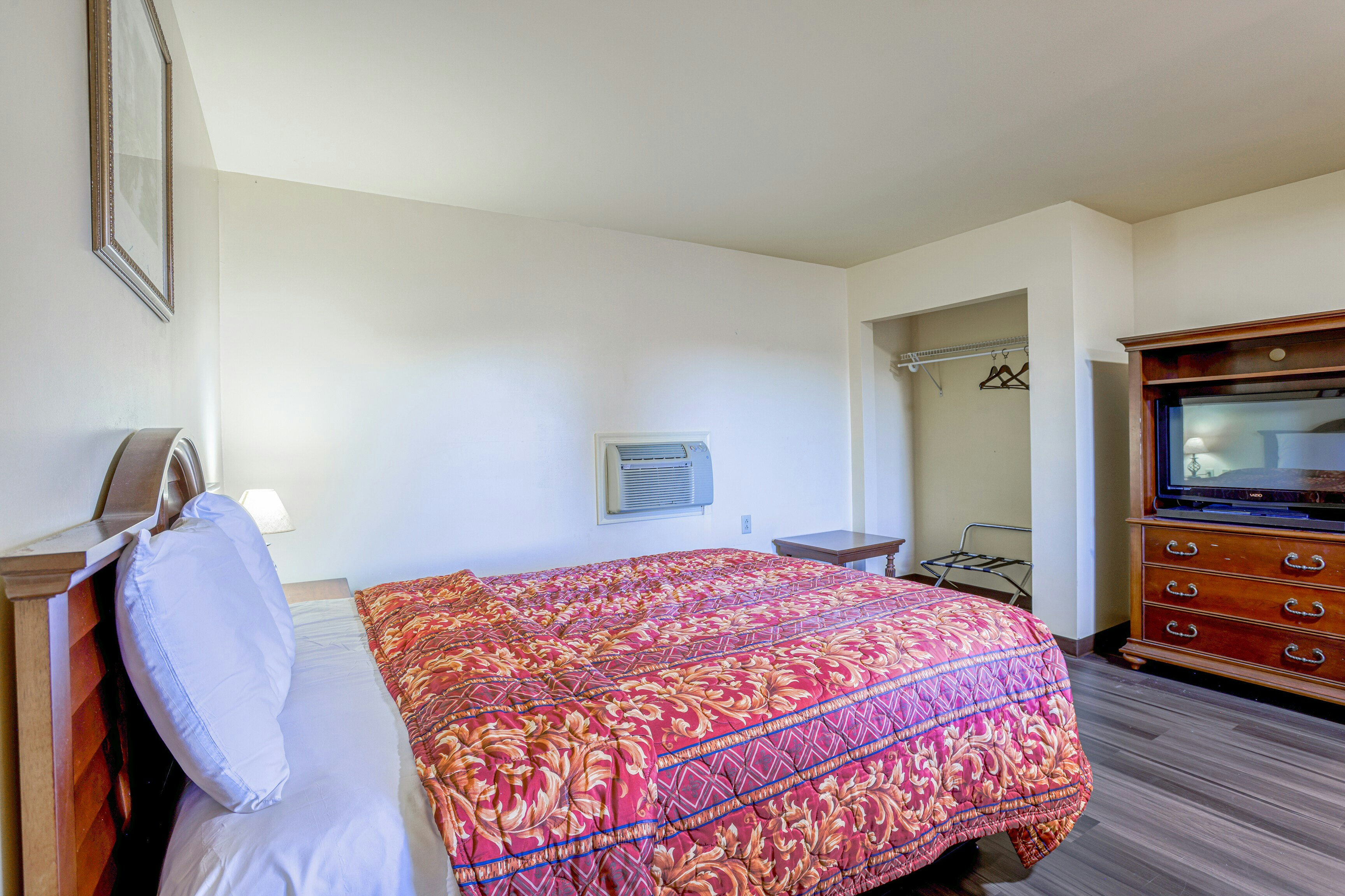 Whispering Pines by Hotel O Whitestone VA 16/50