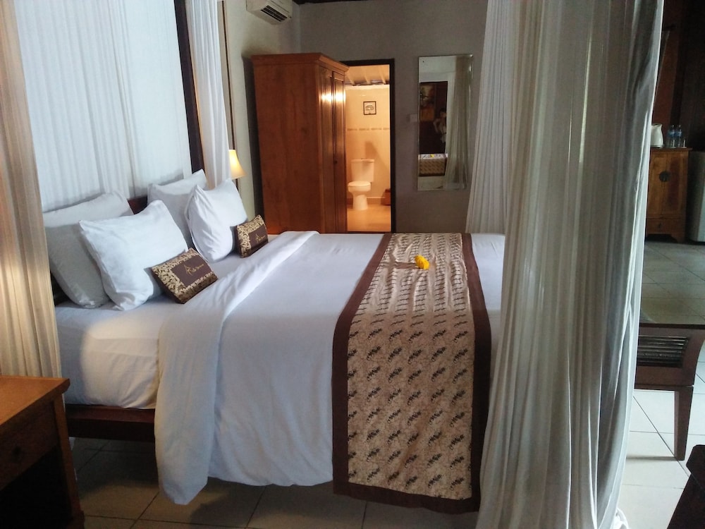 VILLA BERAWA BALI 30/77