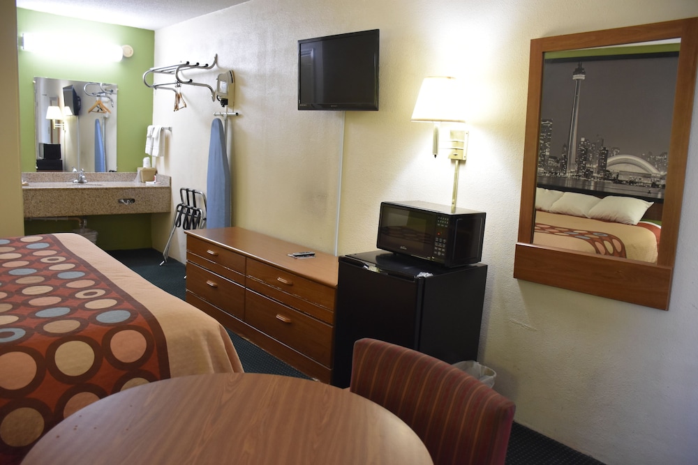 Super 8 by Wyndham Tifton 39/54