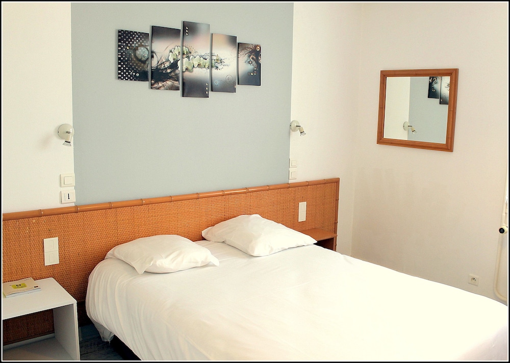 HOTEL LE BOURGOGNE 15/50