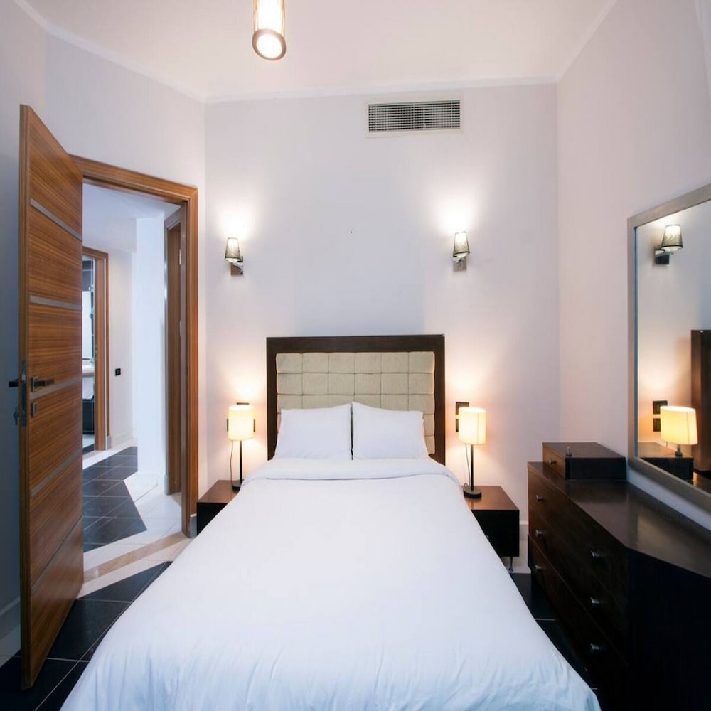 Royal Beach Serviced Apartments 32/75
