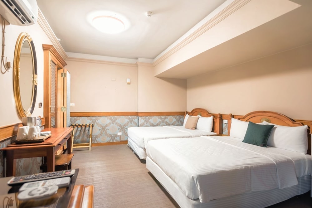 Hotel de Trianon 12/50