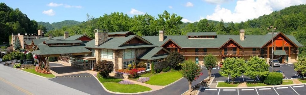 The Greystone Lodge on the River 4/50
