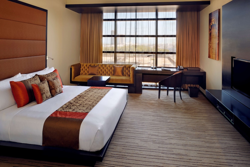 DELUXE, DOUBLE BED, SMOKING
