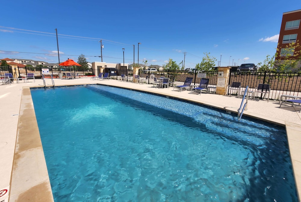 La Quinta Inn & Suites by Wyndham Pflugerville 15/28