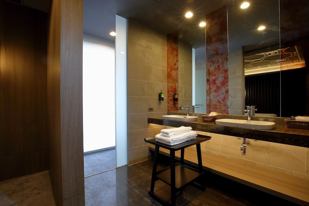 Kloud Hotel 43/63