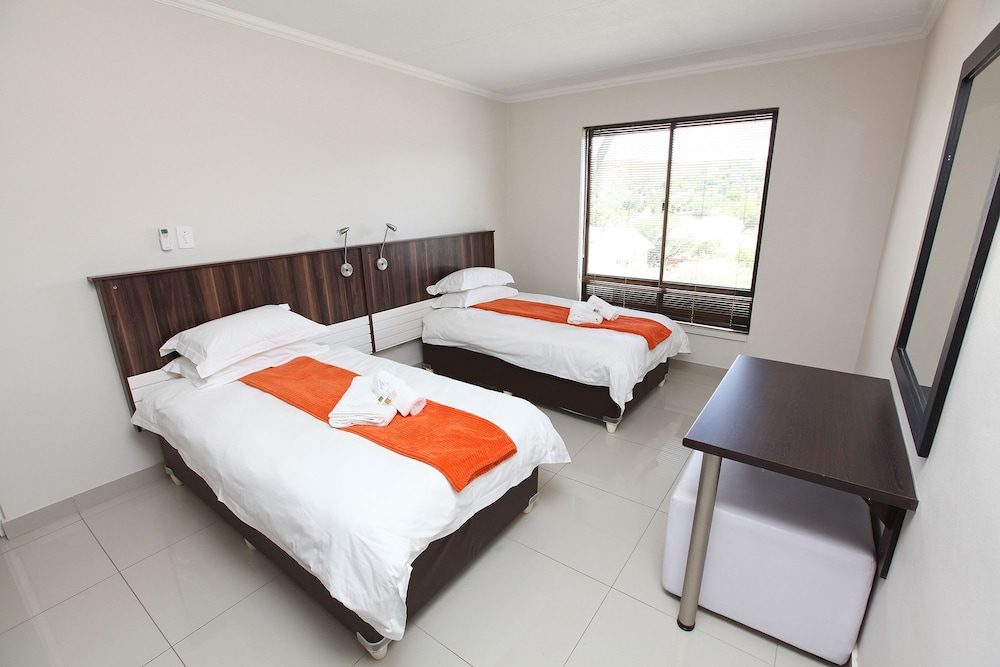 Hillside Executive Accommodation 13/59