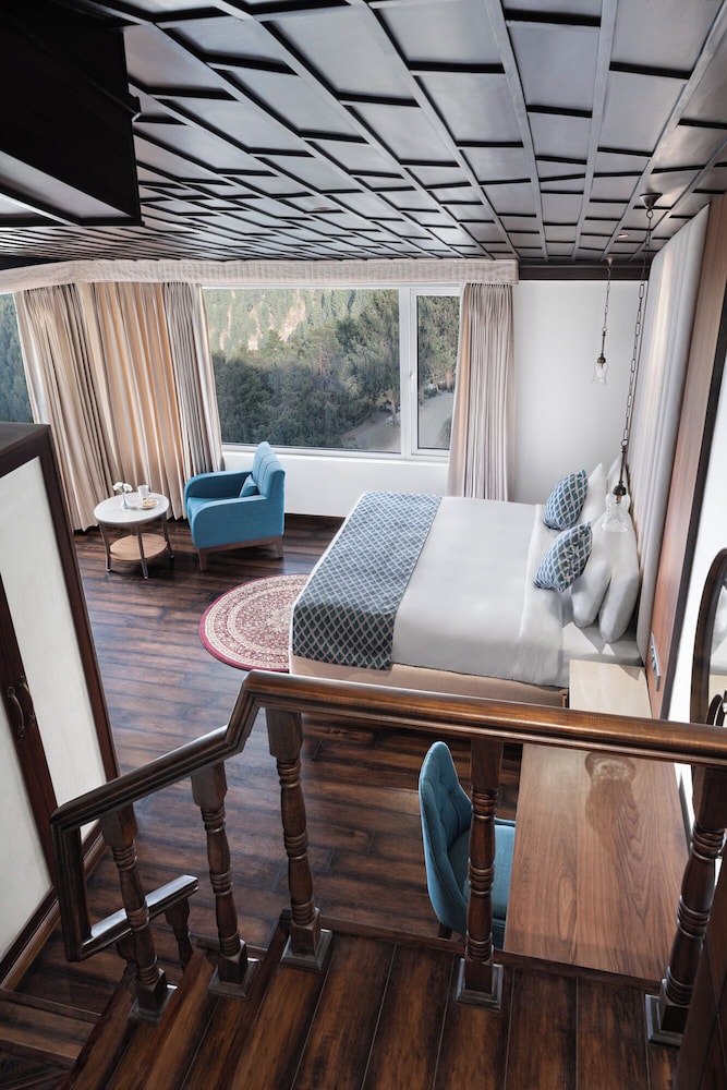 LUXURY, SUITE