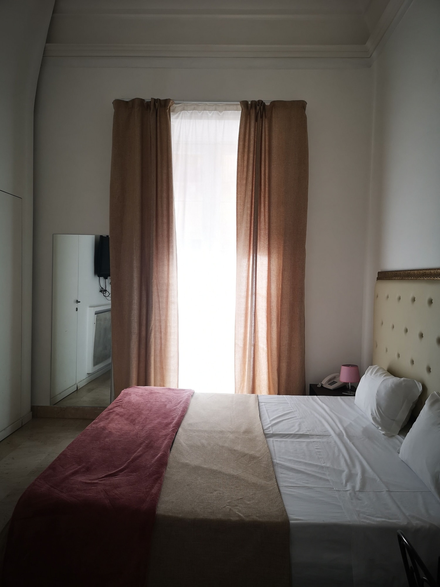 DELUXE, DOUBLE BED