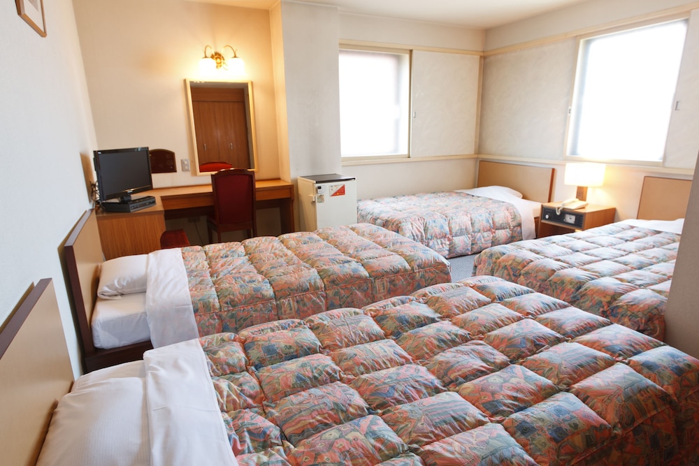 غرفة أساسية رباعية بأربعة أسرّة، Oka Hotel 2/5