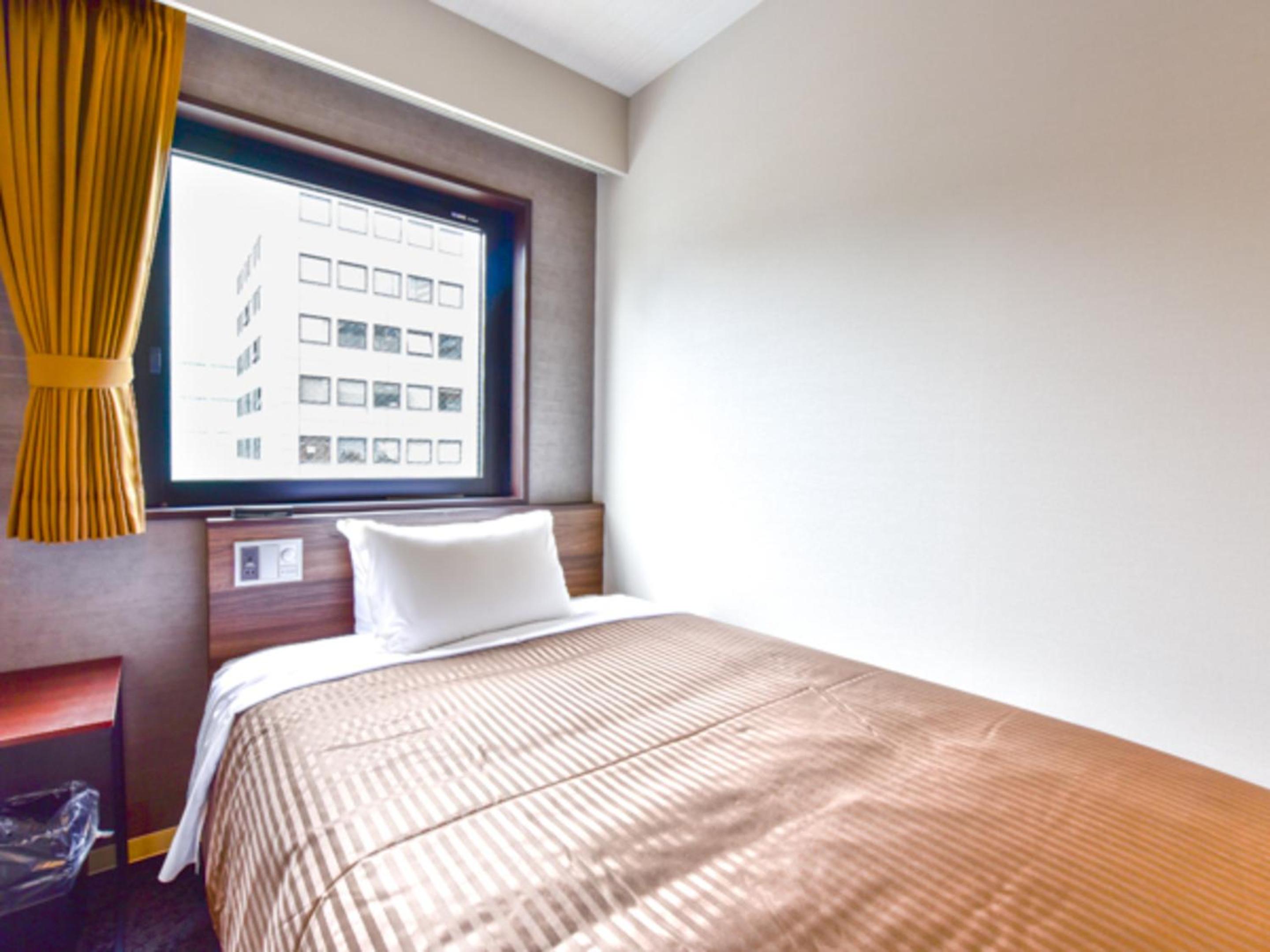 Semi Room, Single, Semi Double Bed, Corner, Smoking