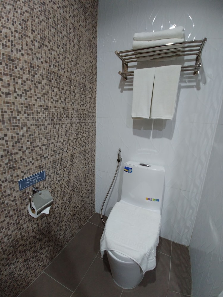 Bed+Bath Serviced Suites 63/66