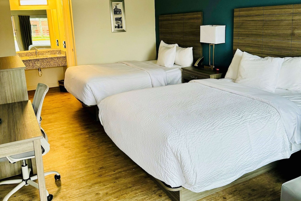 Baymont by Wyndham Lumberton NC 24/52