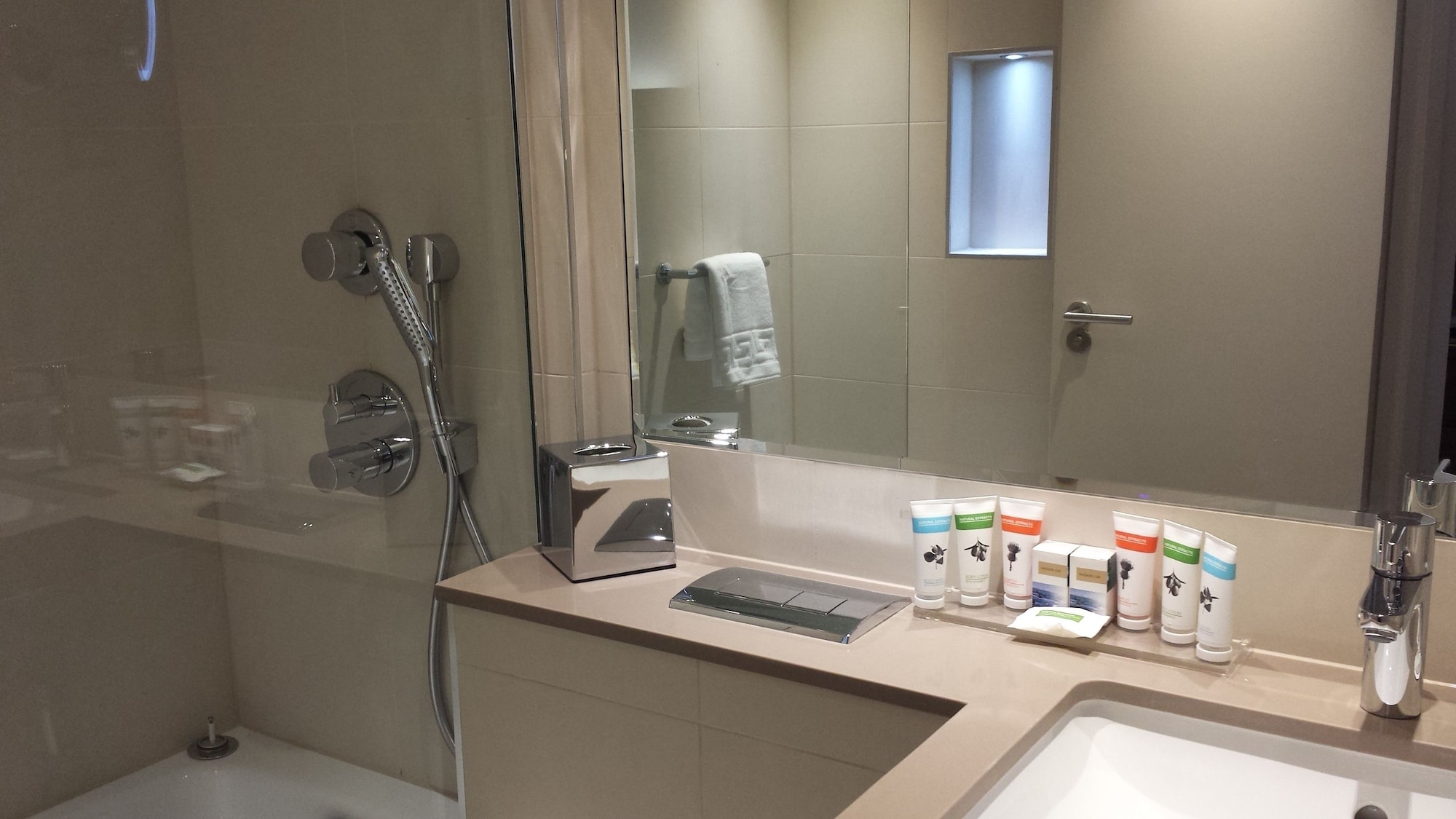 Executive Twin Room, Norfolk Towers Paddington 3/4