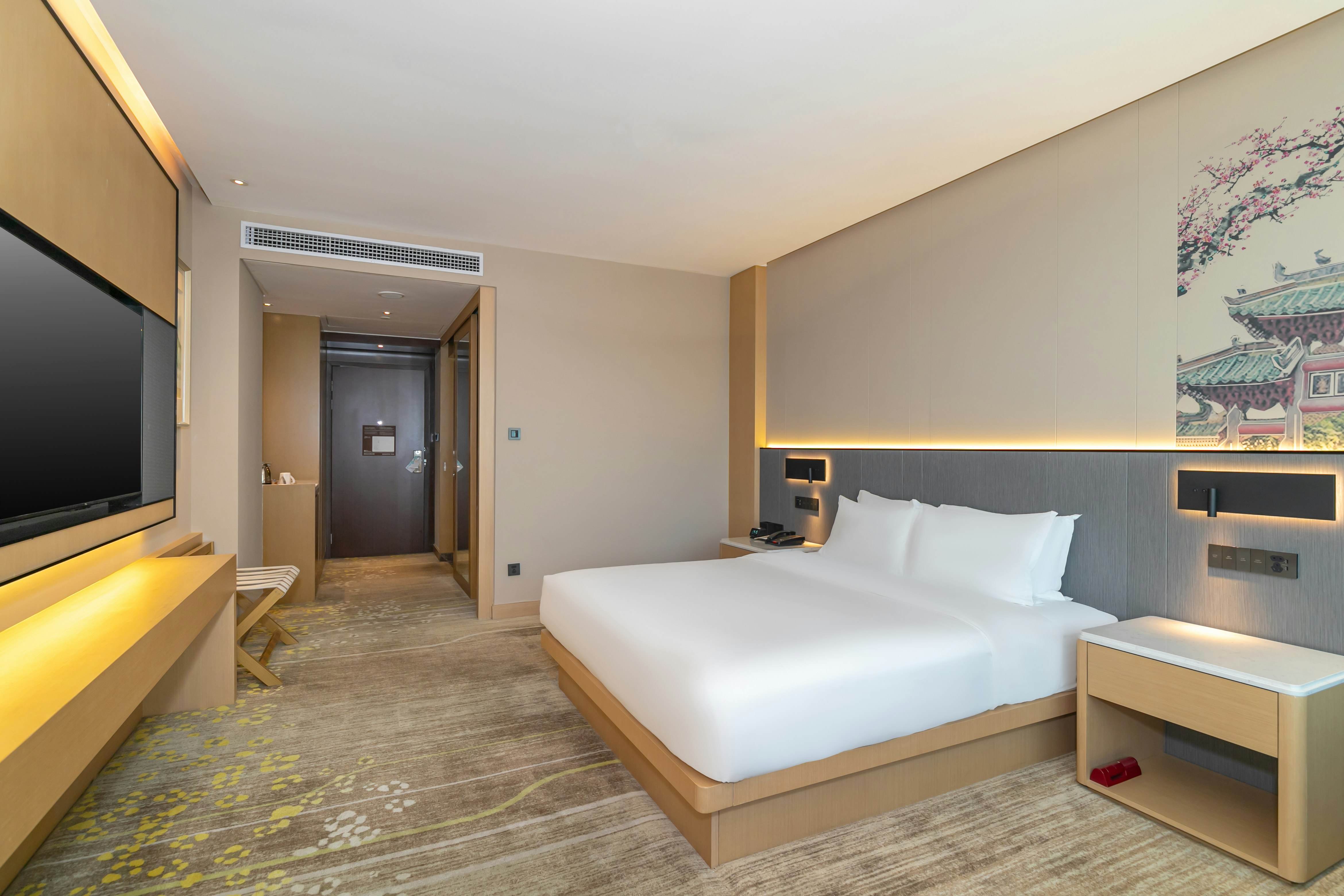 DELUXE, KING BED